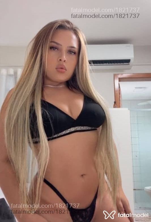 Acompanhante mulher loira (o) de olhos castanhos - Larissa