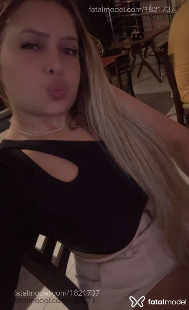 Acompanhante mulher loira (o) de olhos castanhos - Larissa