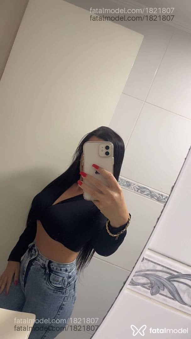Acompanhante mulher com cabelo castanho de olhos castanhos - Júlia Menezes