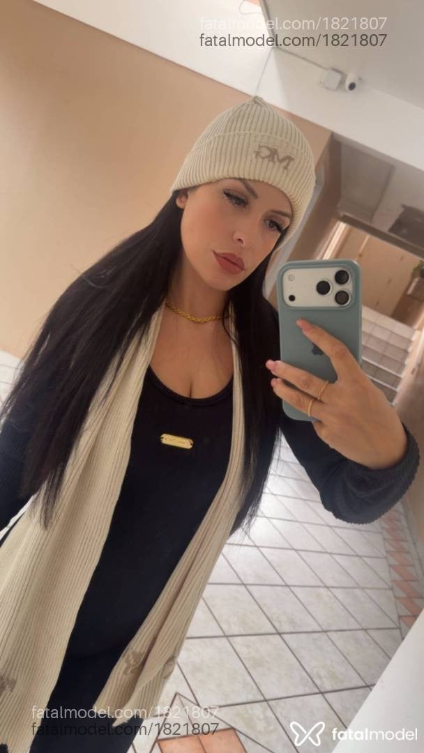 Acompanhante mulher morena (o) de olhos castanhos - Júlia Menezes