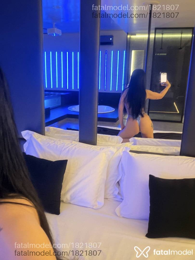 Acompanhante mulher morena (o) de olhos castanhos - Júlia Menezes