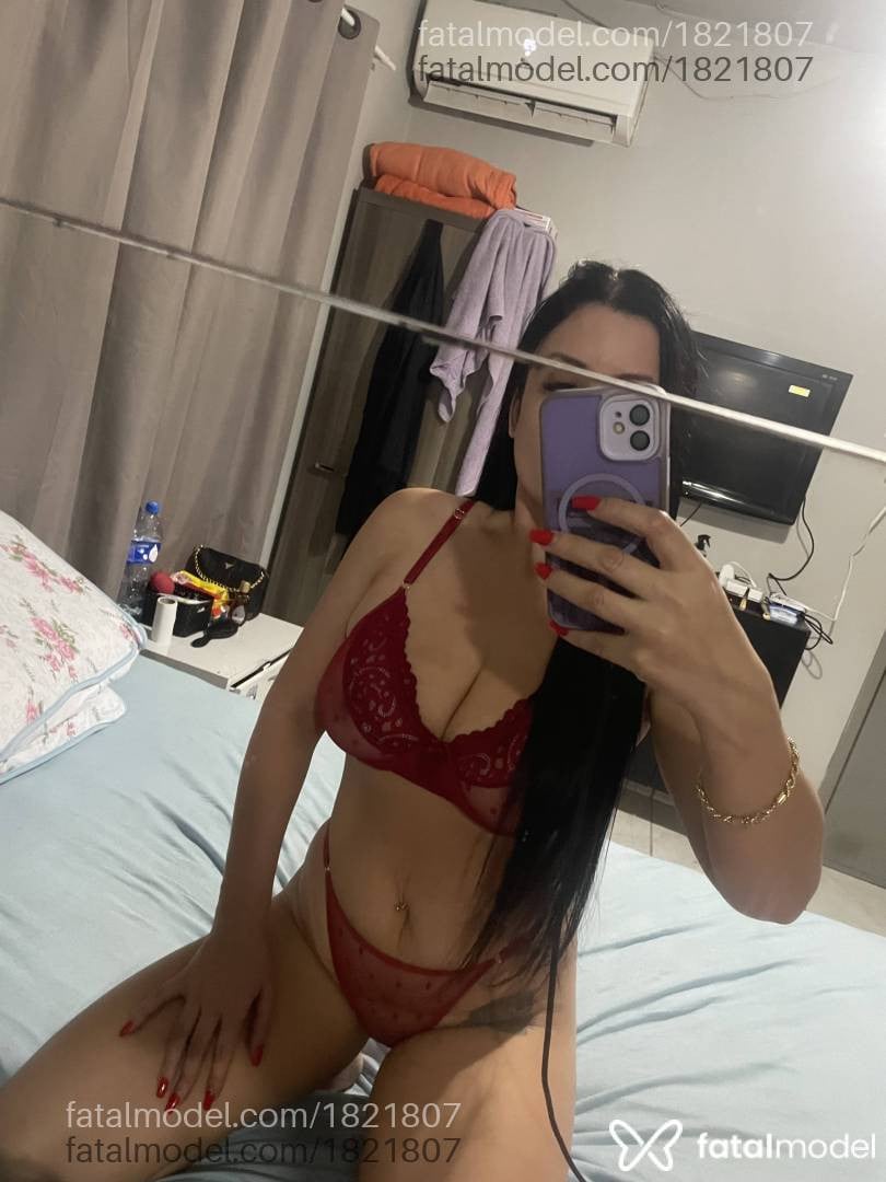 Acompanhante mulher com cabelo castanho de olhos castanhos em Porto Alegre - Júlia Menezes