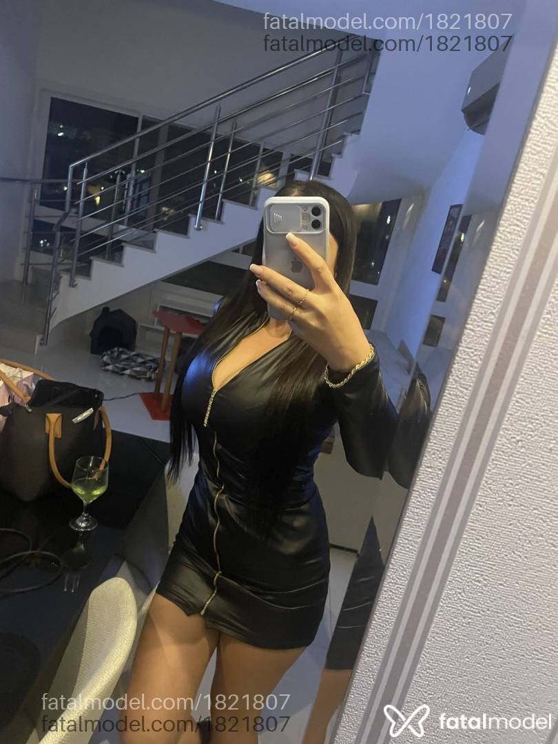 Acompanhante mulher com cabelo castanho de olhos castanhos em Porto Alegre - Júlia Menezes