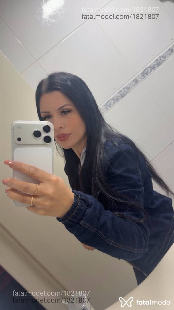 Acompanhante mulher morena (o) de olhos castanhos - Júlia Menezes