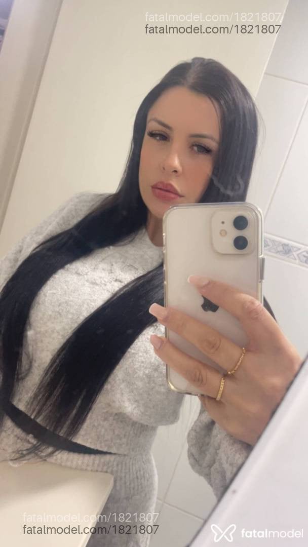 Acompanhante mulher morena (o) de olhos castanhos - Júlia Menezes