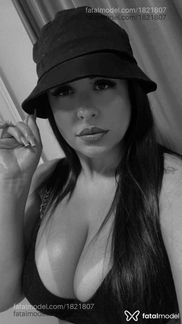 Acompanhante mulher morena (o) de olhos castanhos - Júlia Menezes