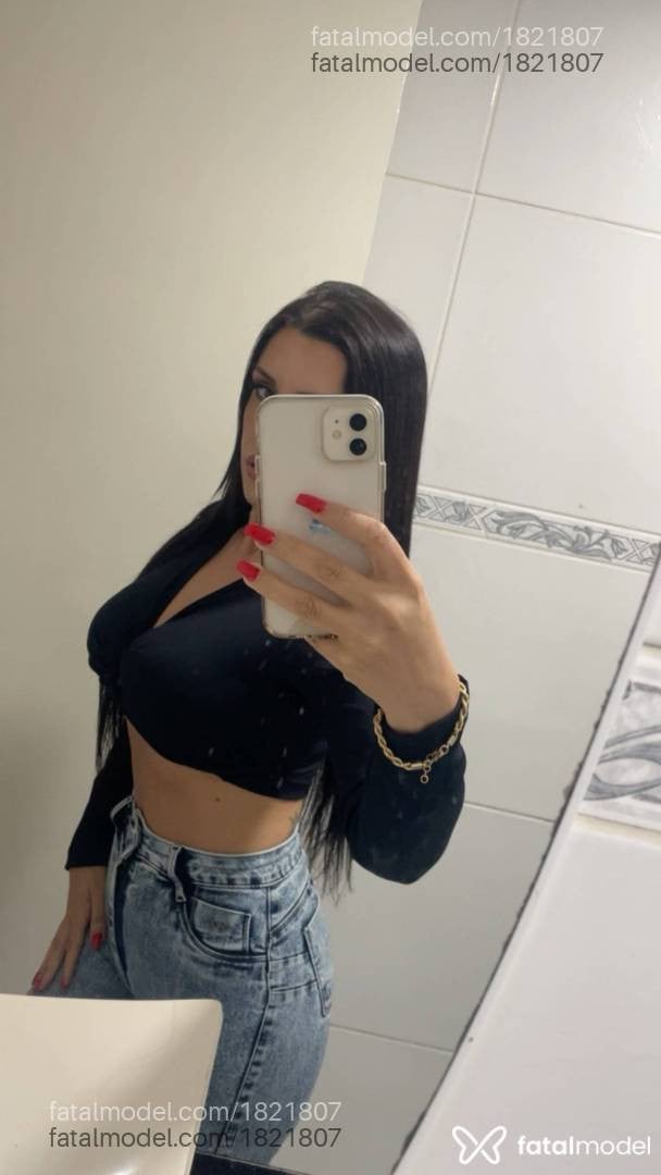 Acompanhante mulher com cabelo castanho de olhos castanhos - Júlia Menezes