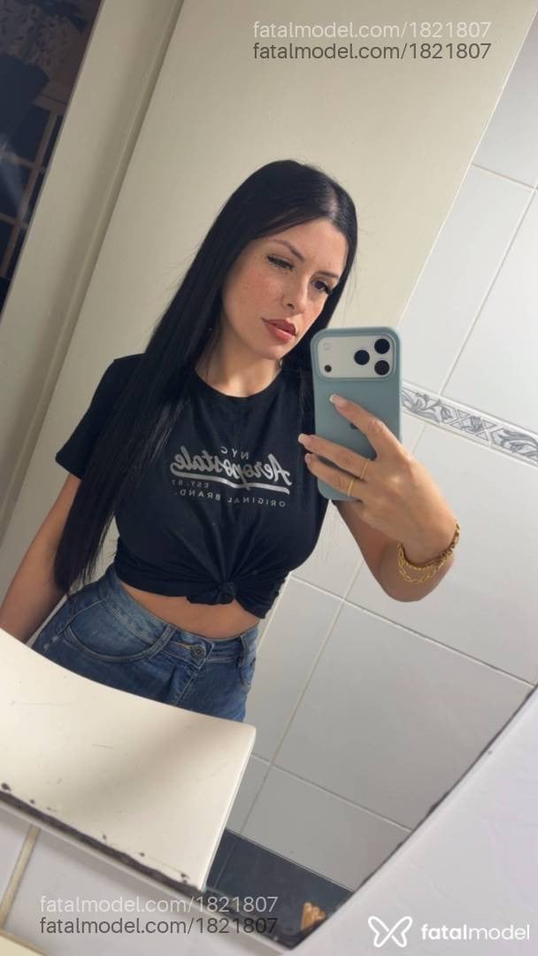 Acompanhante mulher morena (o) de olhos castanhos - Júlia Menezes