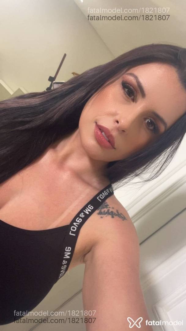 Acompanhante mulher morena (o) de olhos castanhos - Júlia Menezes