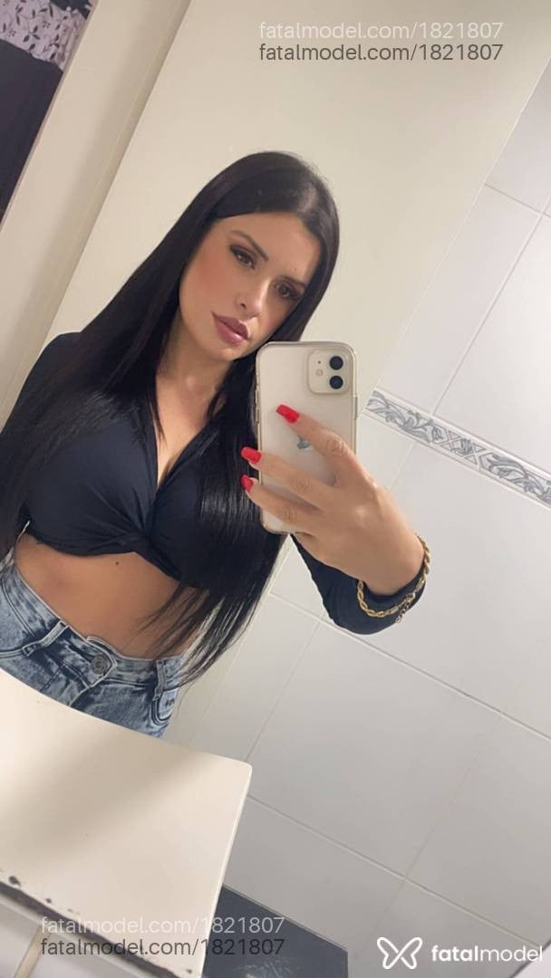 Acompanhante mulher morena (o) de olhos castanhos - Júlia Menezes