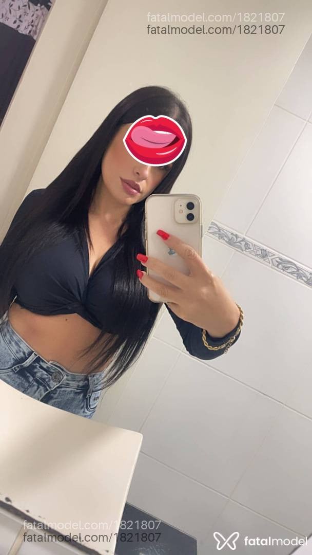 Acompanhante mulher morena (o) de olhos castanhos - Júlia Menezes