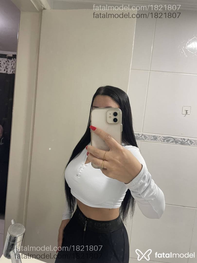 Acompanhante mulher morena (o) de olhos castanhos - Júlia Menezes