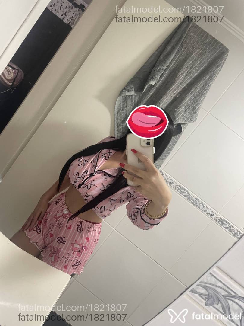 Acompanhante mulher com cabelo castanho de olhos castanhos - Júlia Menezes