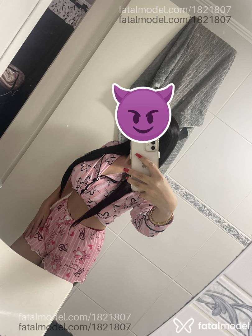 Acompanhante mulher com cabelo castanho de olhos castanhos - Júlia Menezes