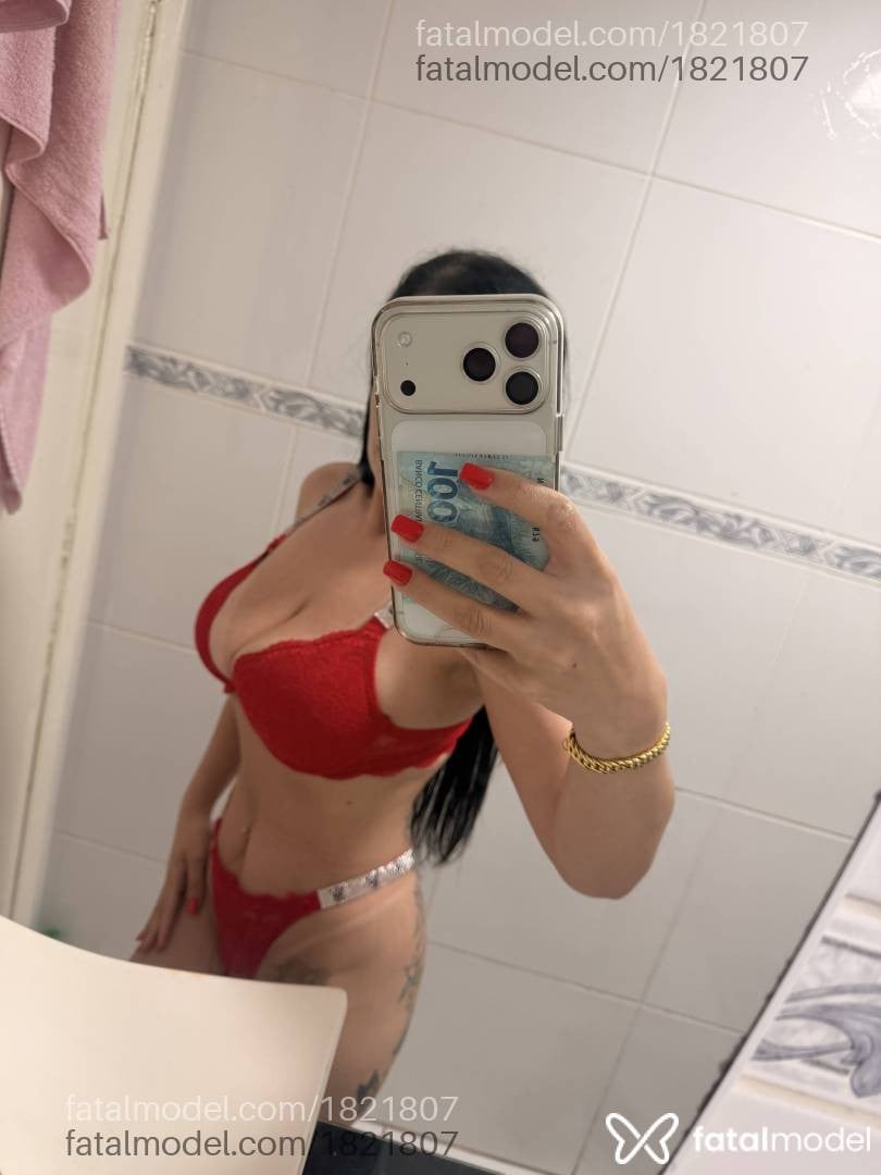 Acompanhante mulher morena (o) de olhos castanhos - Júlia Menezes