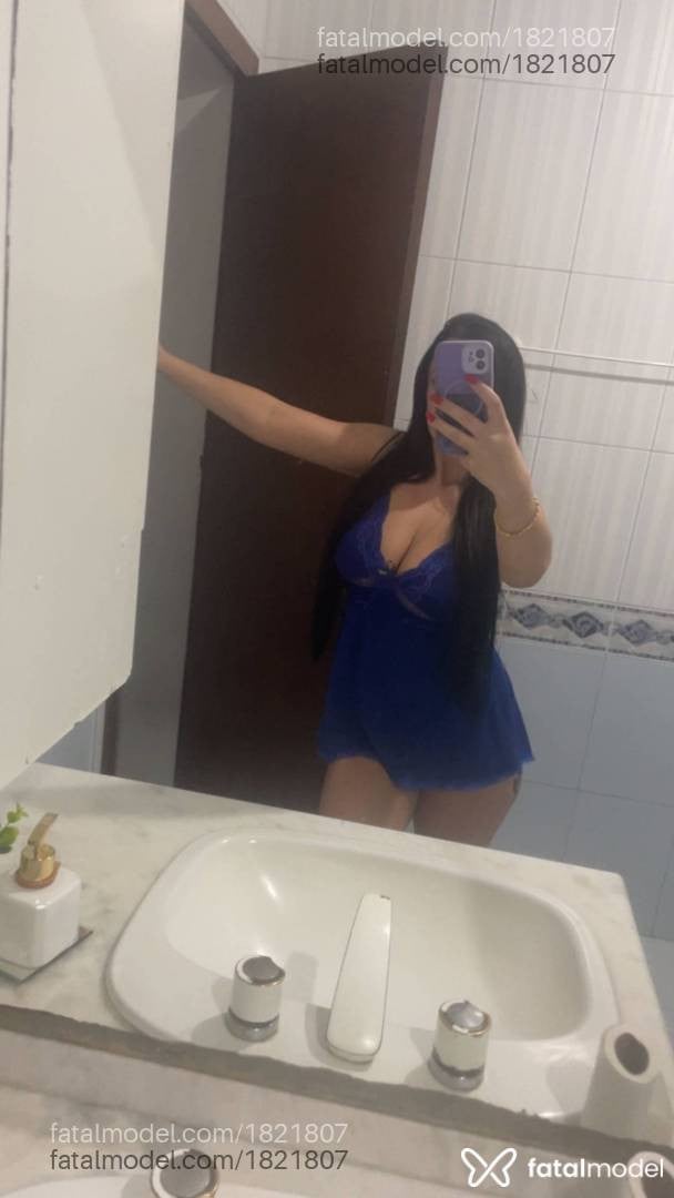 Acompanhante mulher com cabelo castanho de olhos castanhos - Júlia Menezes