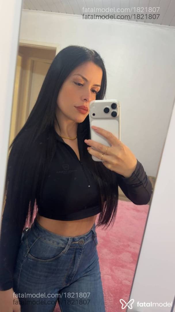 Acompanhante mulher morena (o) de olhos castanhos - Júlia Menezes