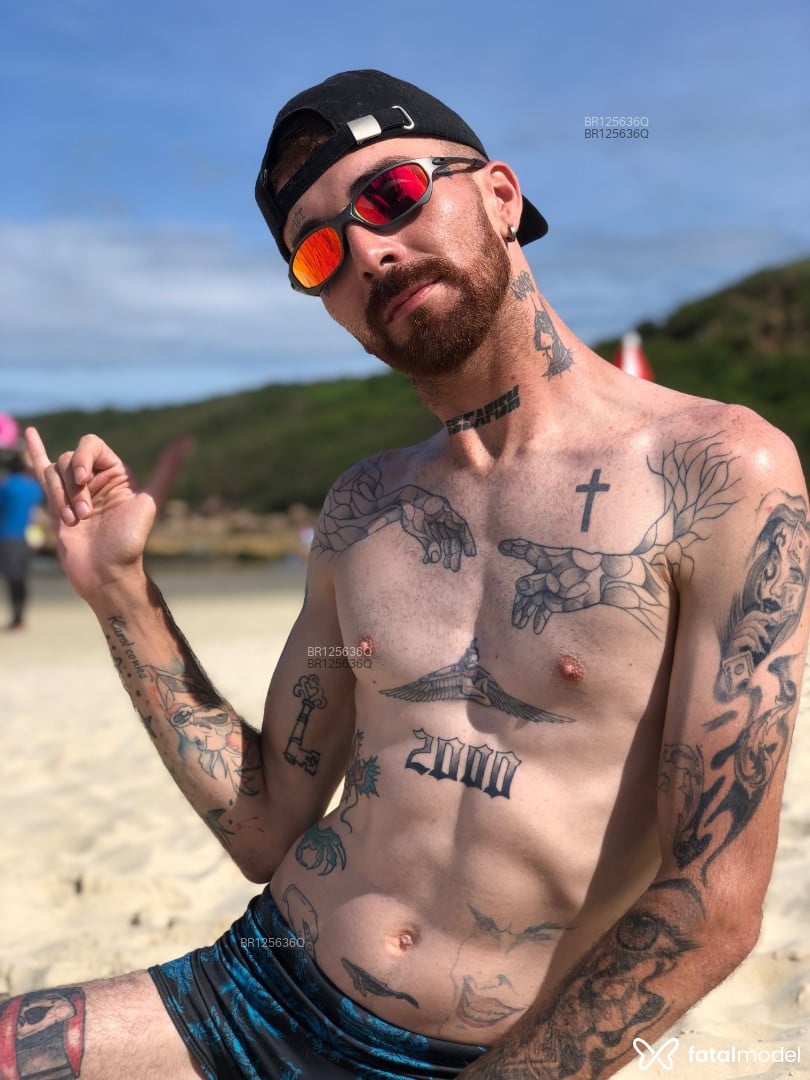 Acompanhante homem com cabelo castanho de olhos castanhos em Porto Alegre - Matheus Luan