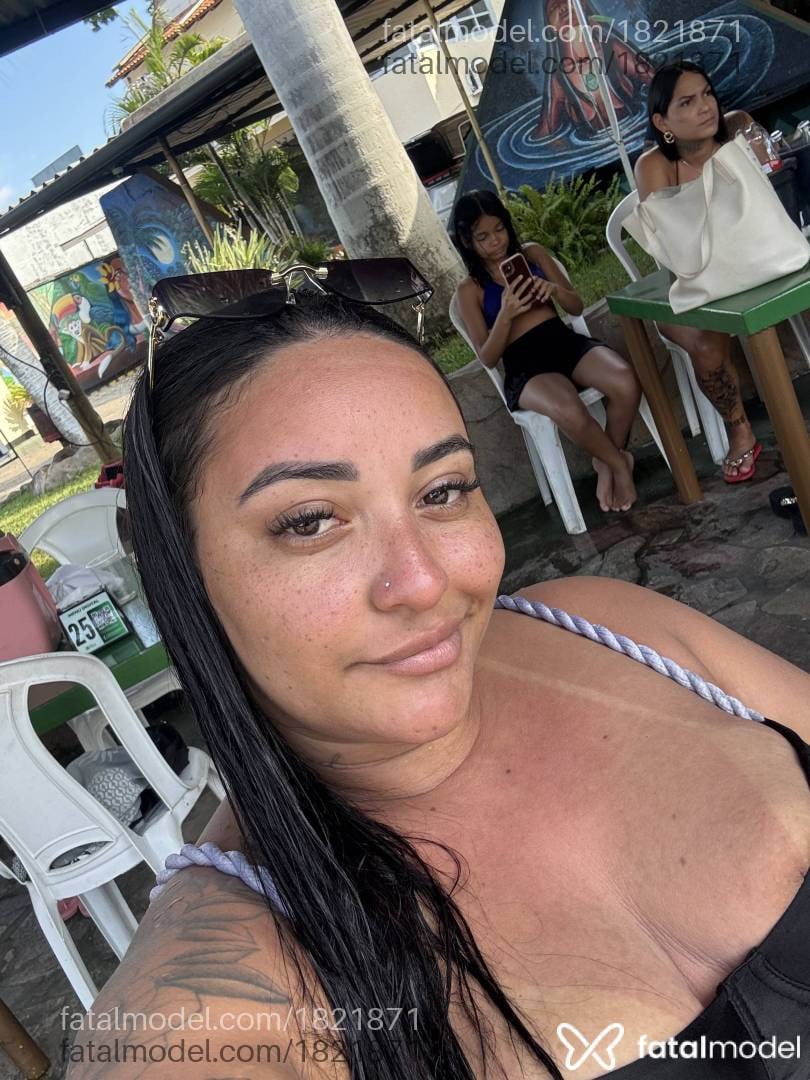 Acompanhante mulher morena (o) de olhos mel - Jhenny