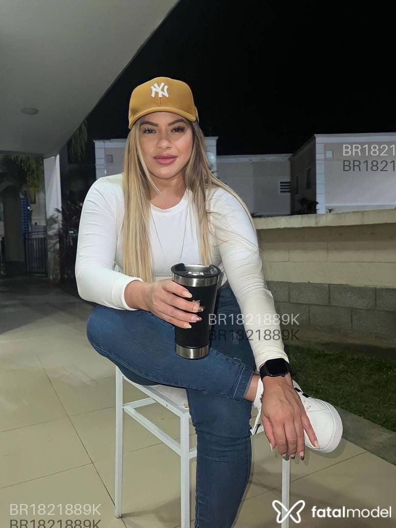 Acompanhante mulher loira (o) de olhos castanhos em Catalão - Melissa Coutto