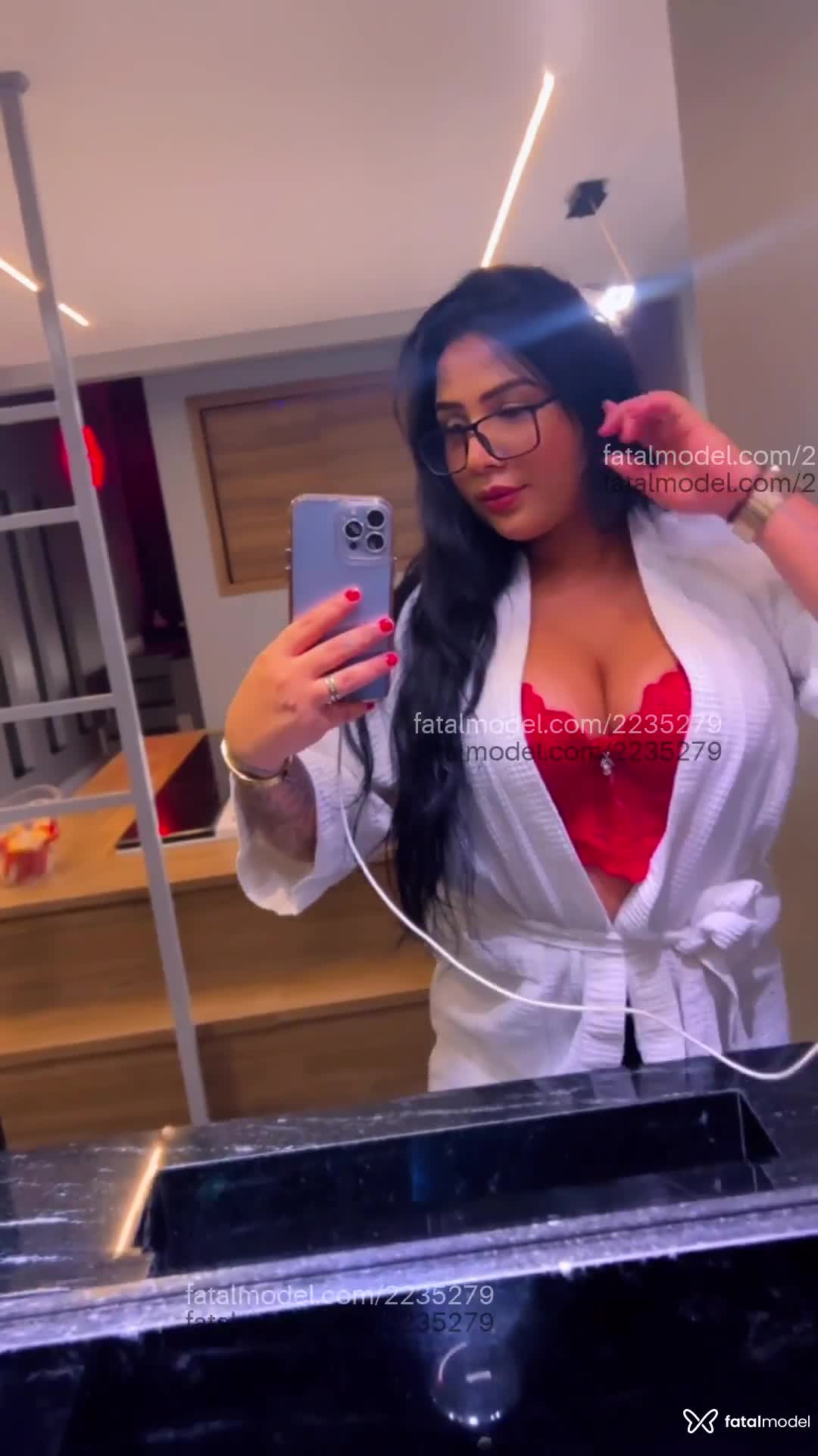 Acompanhante mulher morena (o) de olhos mel - Fernanda Ferrari Acompanhante mulher morena (o) de olhos mel - Fernanda Ferrari