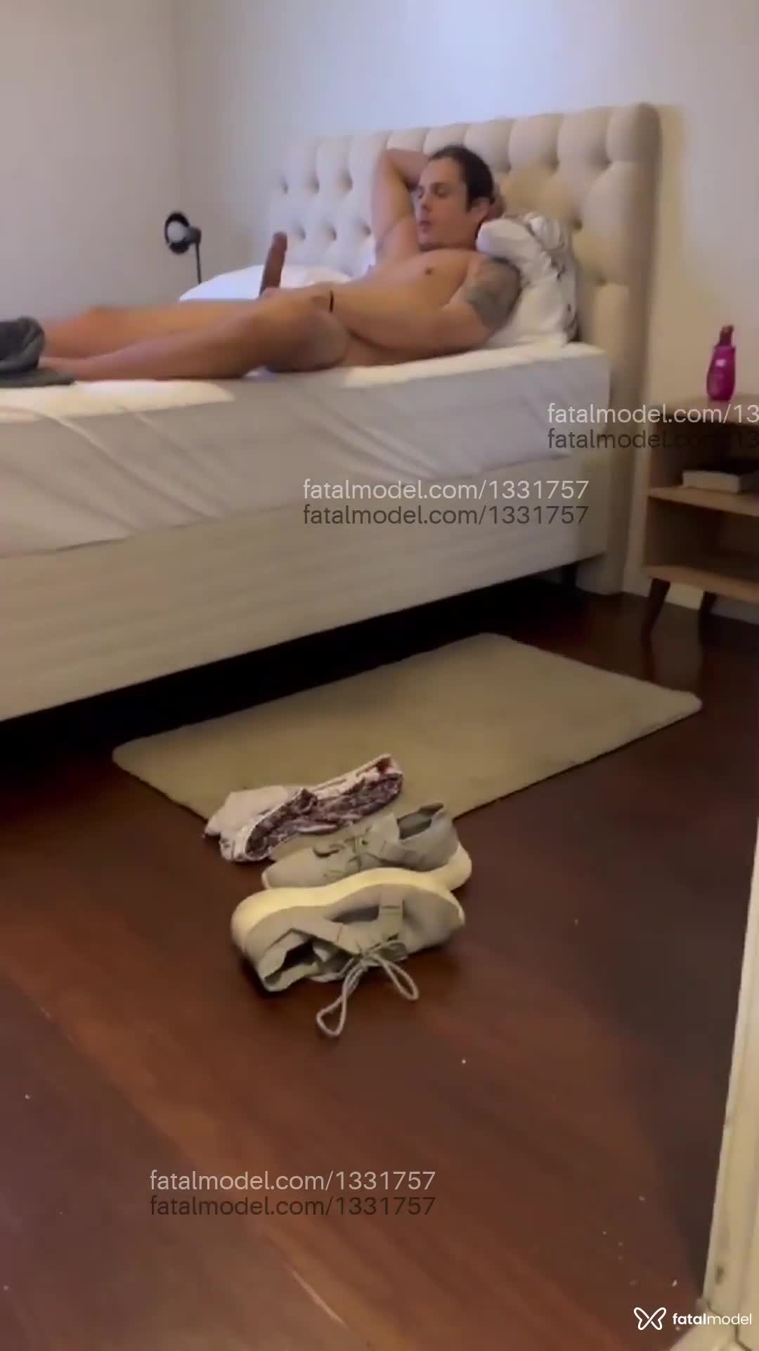 Acompanhante homem com cabelo castanho de olhos mel em São Paulo Acompanhante homem com cabelo castanho de olhos mel em São Paulo - Albuquerque Domina