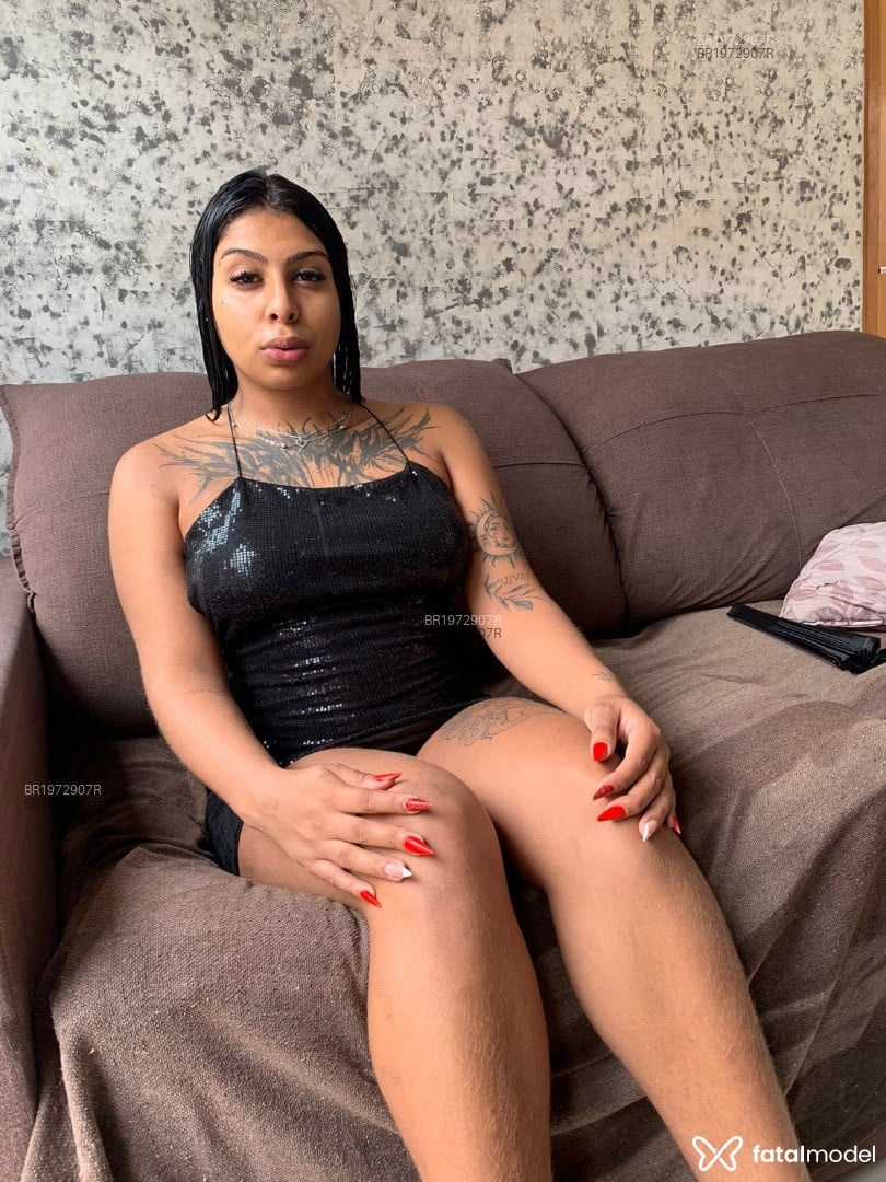 Acompanhante mulher com cabelo castanho de olhos castanhos em Goiânia - Letícia