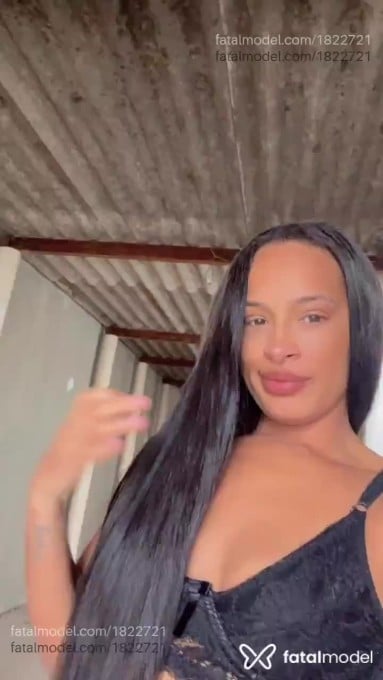 Acompanhante mulher com cabelo castanho de olhos mel - Laís Cunha Acompanhante mulher com cabelo castanho de olhos mel - Laís Cunha