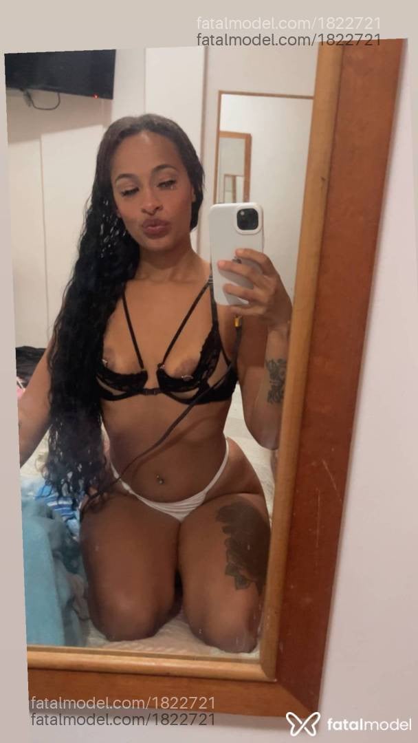 Acompanhante mulher com cabelo castanho de olhos mel - Laís Cunha