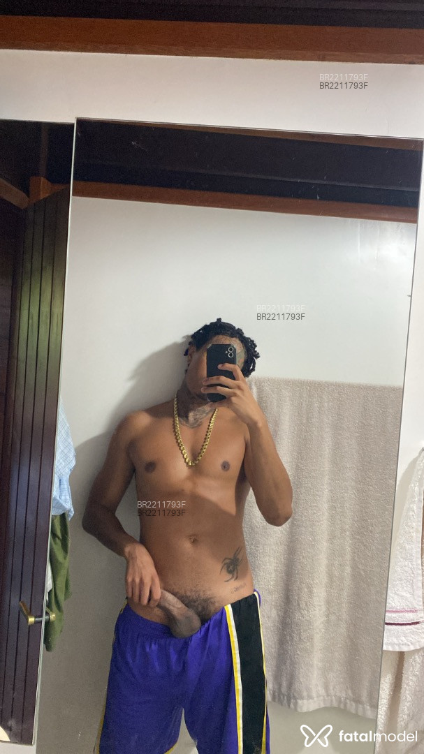 Acompanhante homem morena (o) de olhos pretos em São José - Gustavo