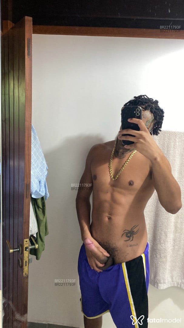 Acompanhante homem morena (o) de olhos pretos em São José - Gustavo
