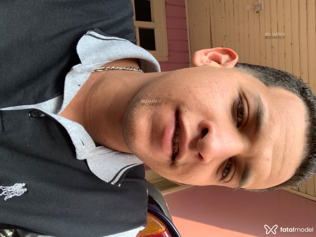 Acompanhante homem morena (o) de olhos verdes em Virtual Acompanhante homem morena (o) de olhos verdes em Virtual - Raul Jose
