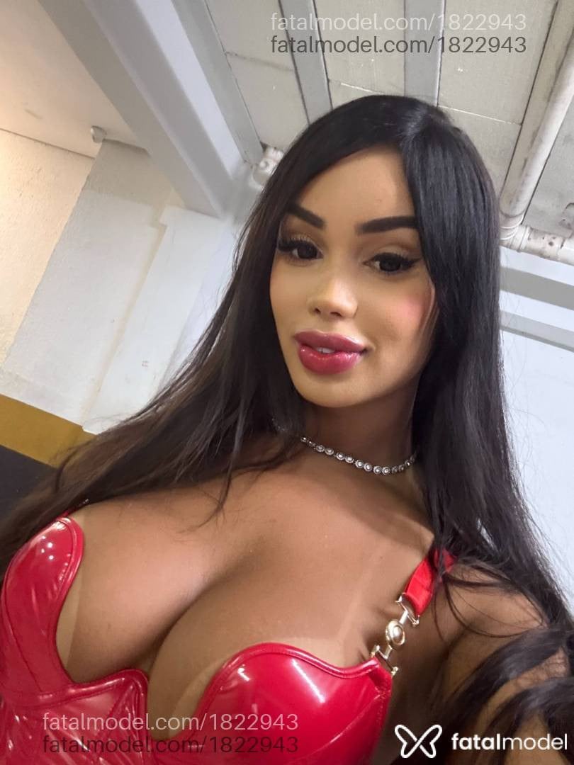 Acompanhante mulher trans com cabelo castanho de olhos castanhos em São Paulo - Luara