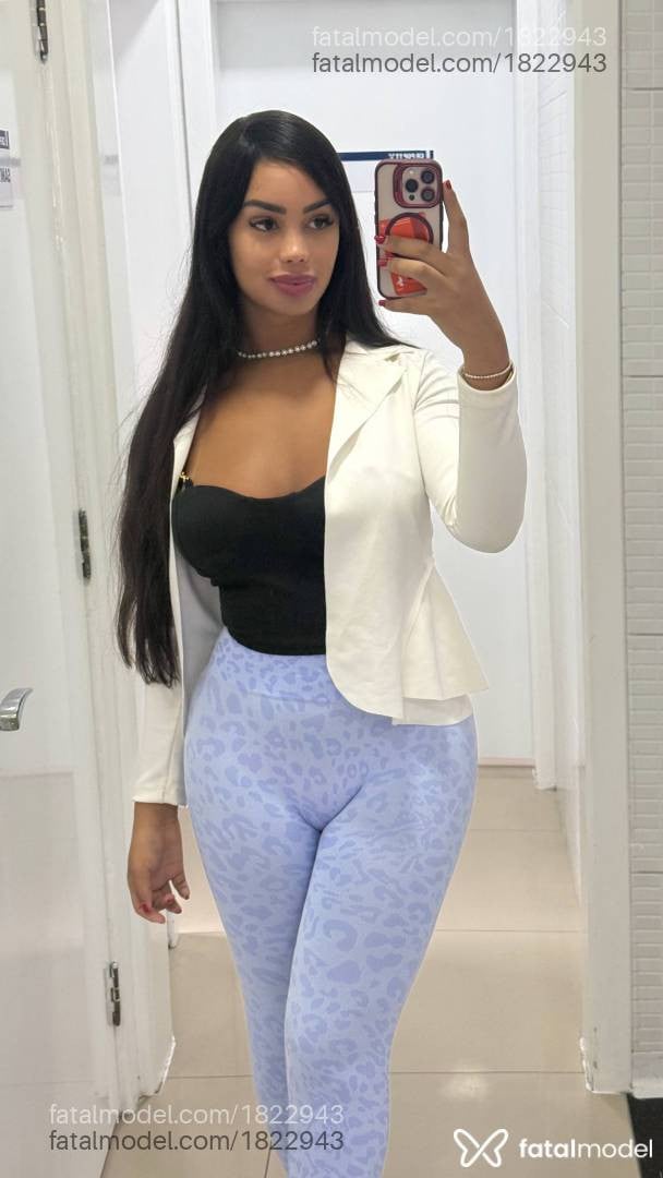 Acompanhante mulher trans com cabelo castanho de olhos castanhos em São Paulo - Luara