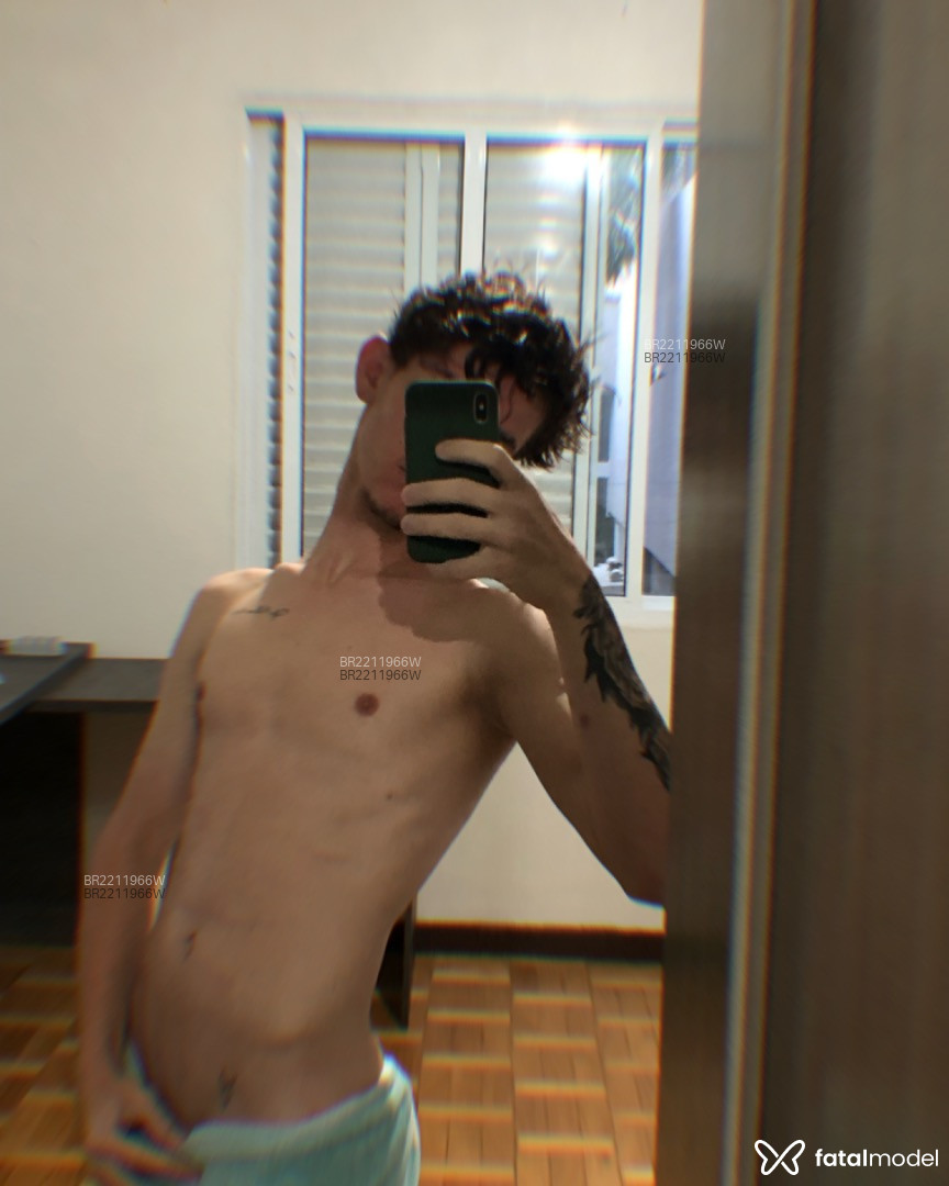 Acompanhante homem loira (o) de olhos castanhos em Curitiba - Carlos