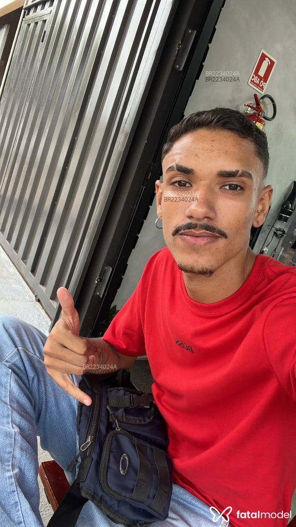Acompanhante homem com cabelo castanho de olhos pretos em Virtual - Brayan Ryan