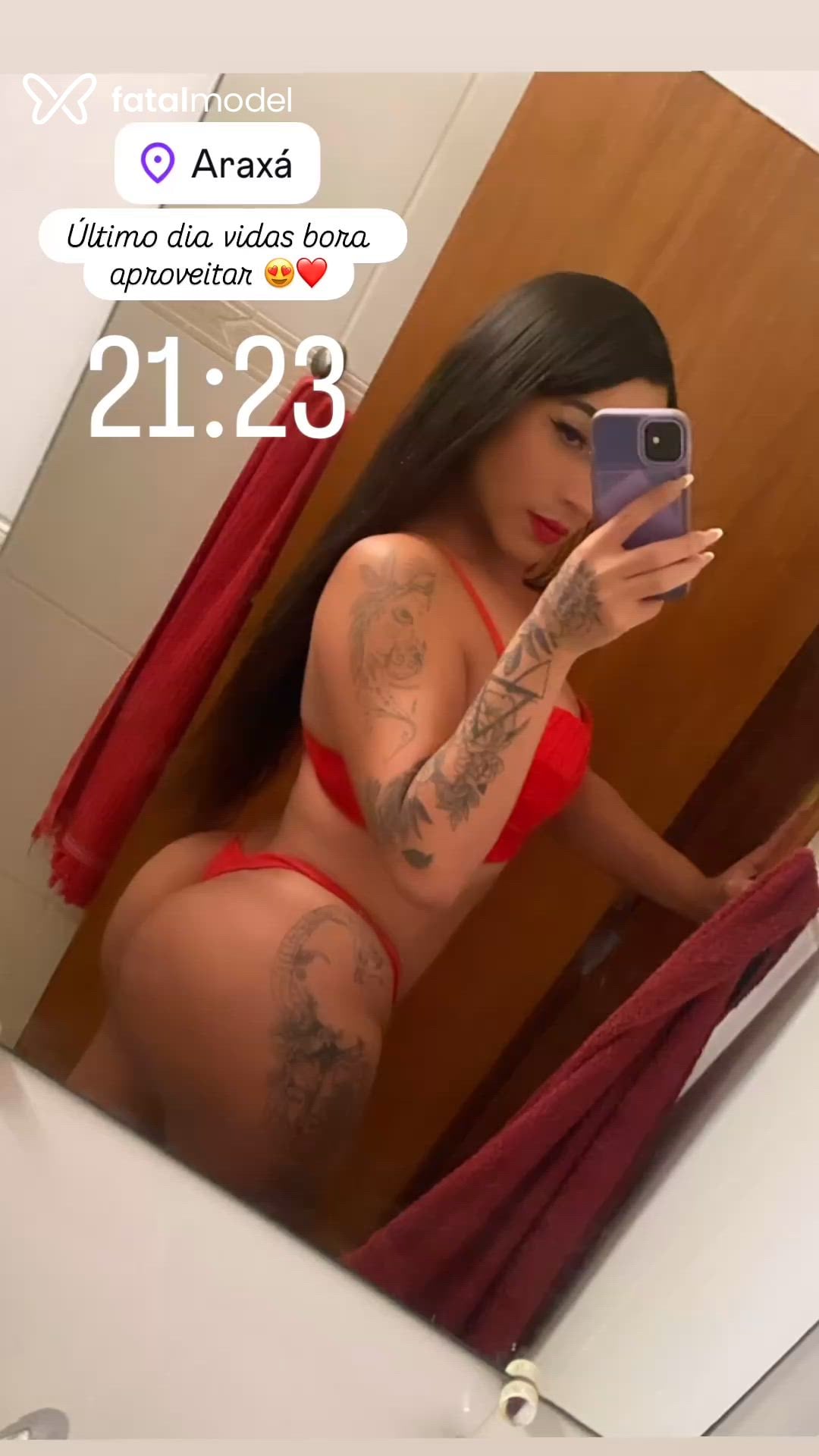 Acompanhante mulher trans com cabelo castanho de olhos castanhos - Sofy Albuquerque
