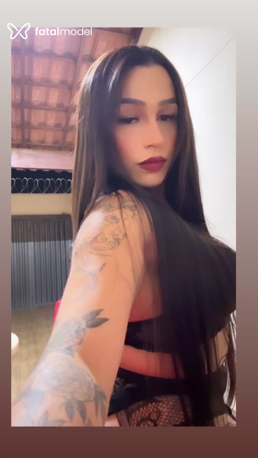 Acompanhante mulher trans com cabelo castanho de olhos castanhos - Sofy Albuquerque