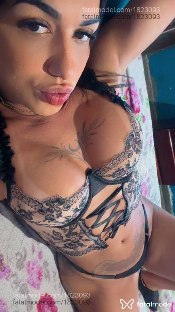 Acompanhante mulher com cabelo castanho de olhos pretos - Rafaella