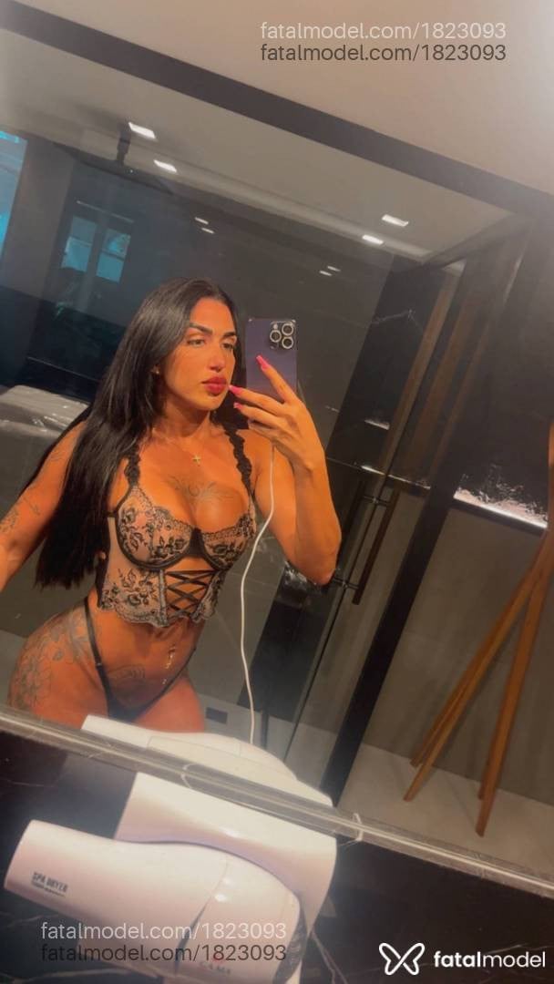 Acompanhante mulher com cabelo castanho de olhos pretos em Angra dos Reis - Rafaella