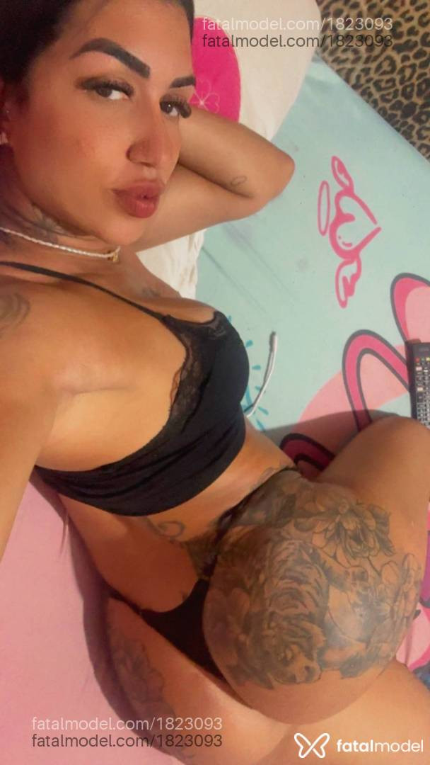 Acompanhante mulher com cabelo castanho de olhos pretos - Rafaella Acompanhante mulher com cabelo castanho de olhos pretos - Rafaella