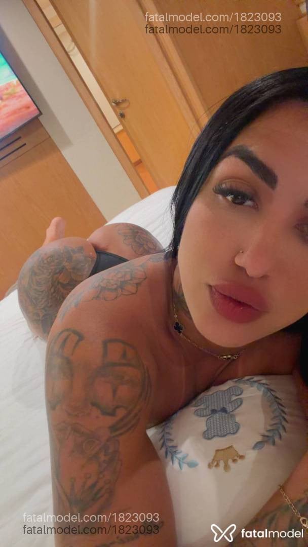 Acompanhante mulher com cabelo castanho de olhos pretos - Rafaella