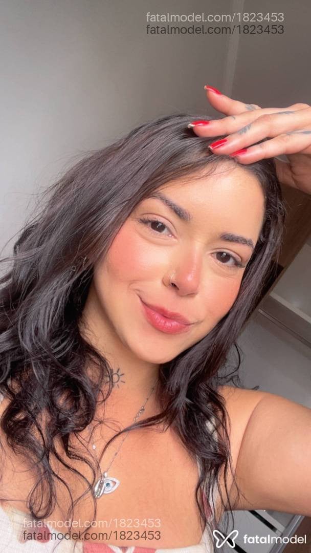 Acompanhante mulher com cabelo castanho de olhos castanhos - Vivi Andrade