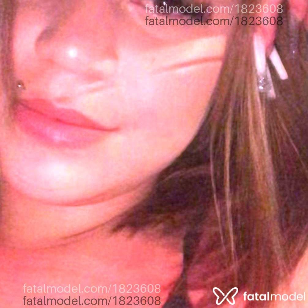 Acompanhante mulher com cabelo castanho de olhos castanhos em Ponte Nova - Mel