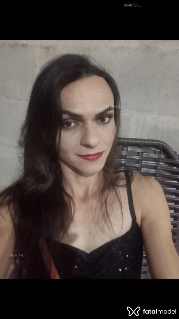 Acompanhante travesti com cabelo castanho de olhos castanhos - Nati Farias Acompanhante travesti com cabelo castanho de olhos castanhos - Nati Farias