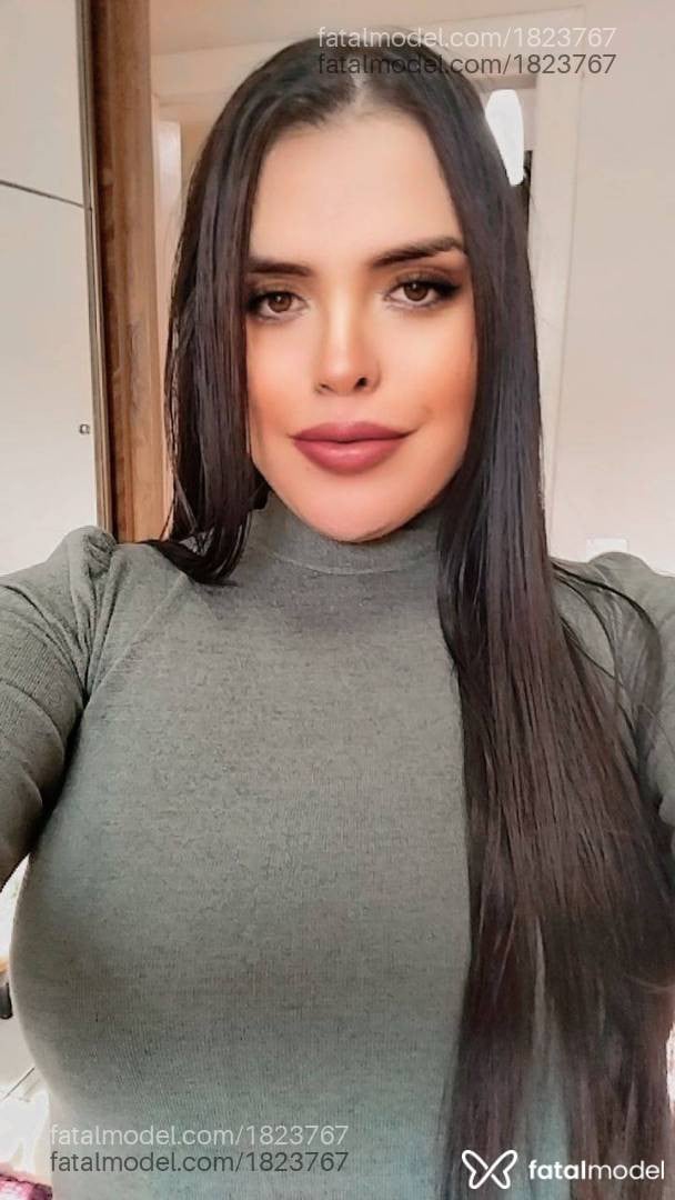 Acompanhante mulher trans morena (o) de olhos castanhos - Alicia