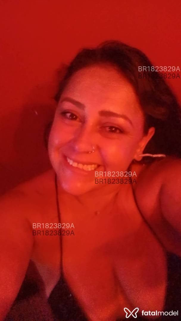 Acompanhante mulher com cabelo castanho de olhos pretos em Pelotas - Tôemdeus
