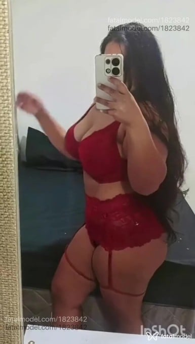 Acompanhante mulher com cabelo castanho de olhos castanhos - Raiane Muniz