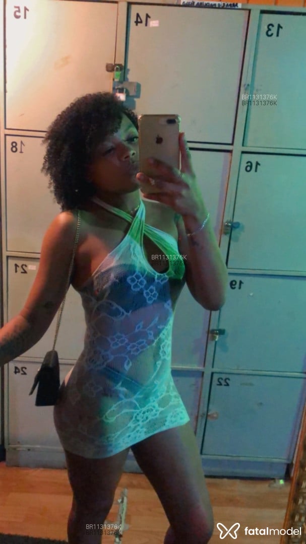 Acompanhante mulher com cabelo castanho de olhos castanhos em Caxias do Sul - Vivih