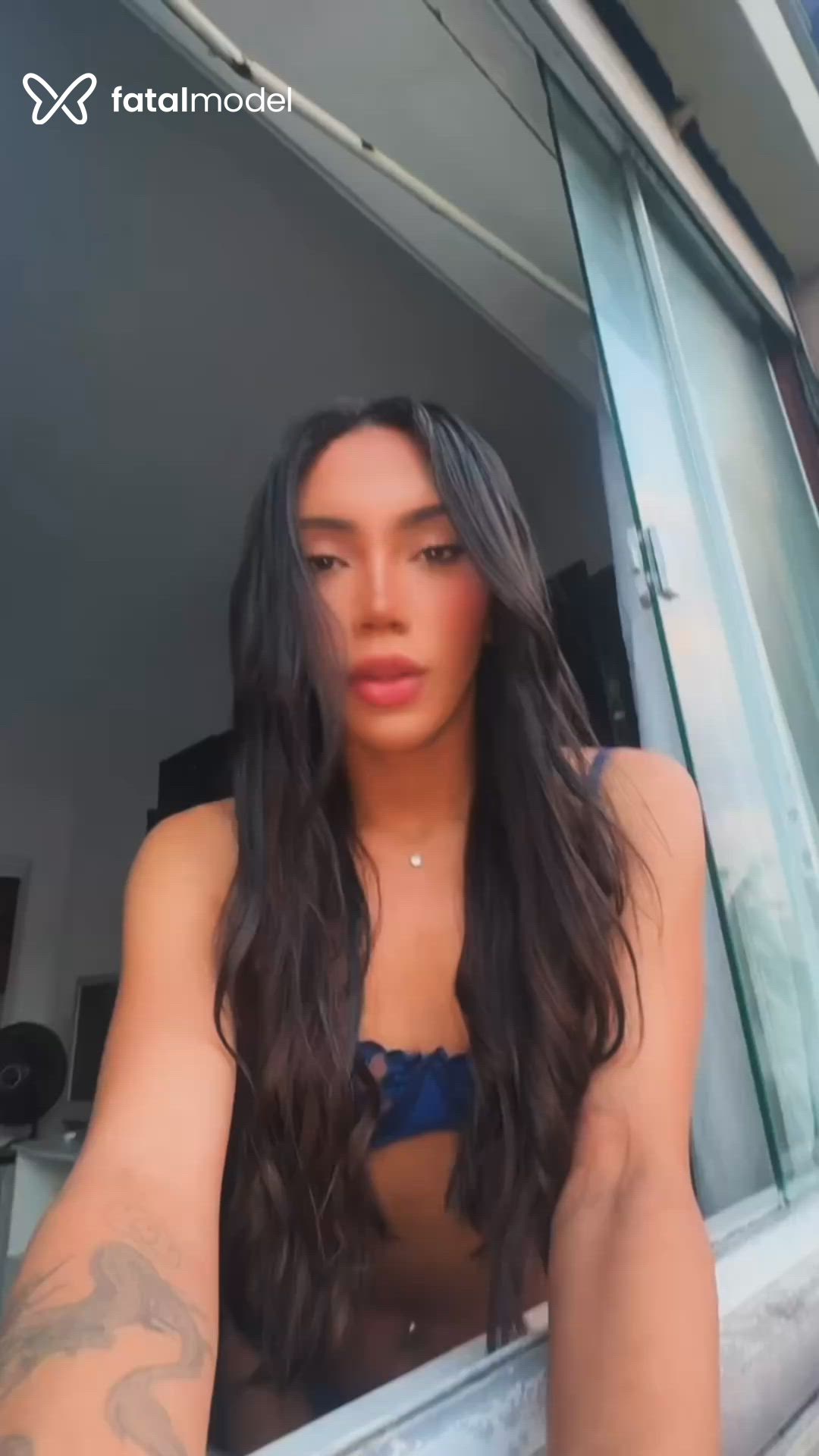 Acompanhante mulher trans morena (o) de olhos pretos - Kauani